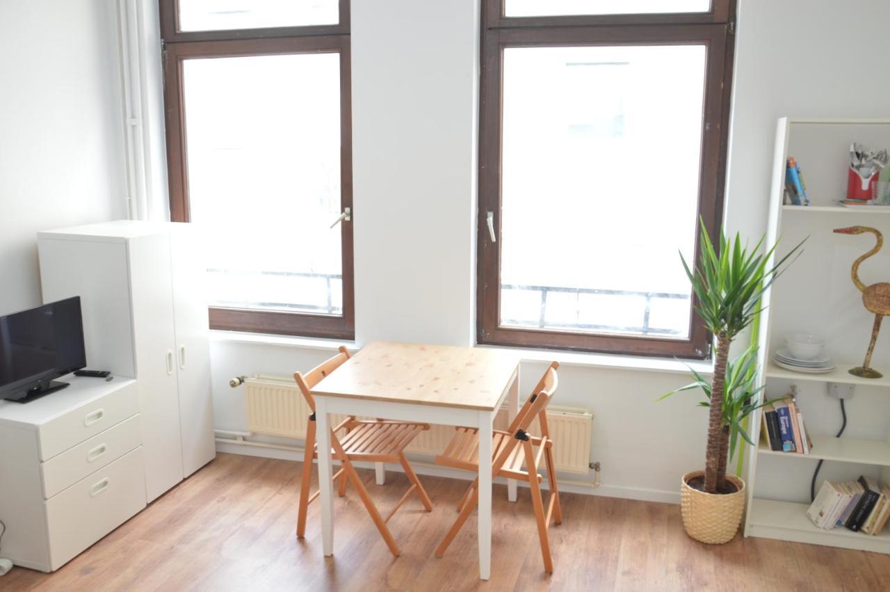 Awesome Studio In Marolles Apartment Brussels Luaran gambar