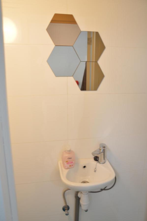 Awesome Studio In Marolles Apartment Brussels Luaran gambar