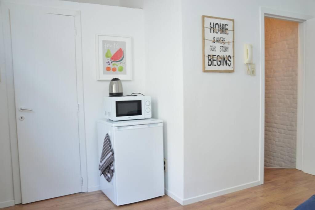 Awesome Studio In Marolles Apartment Brussels Luaran gambar